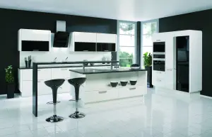 Kuchyně Delta bílá s černou deskou