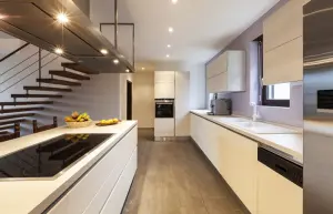 Cora 114 bílá, moderní kuchyně s ostrůvkem