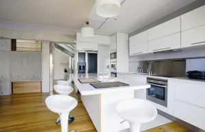 Diana 200 bílá, moderní, designová kuchyně s ostrůvkem