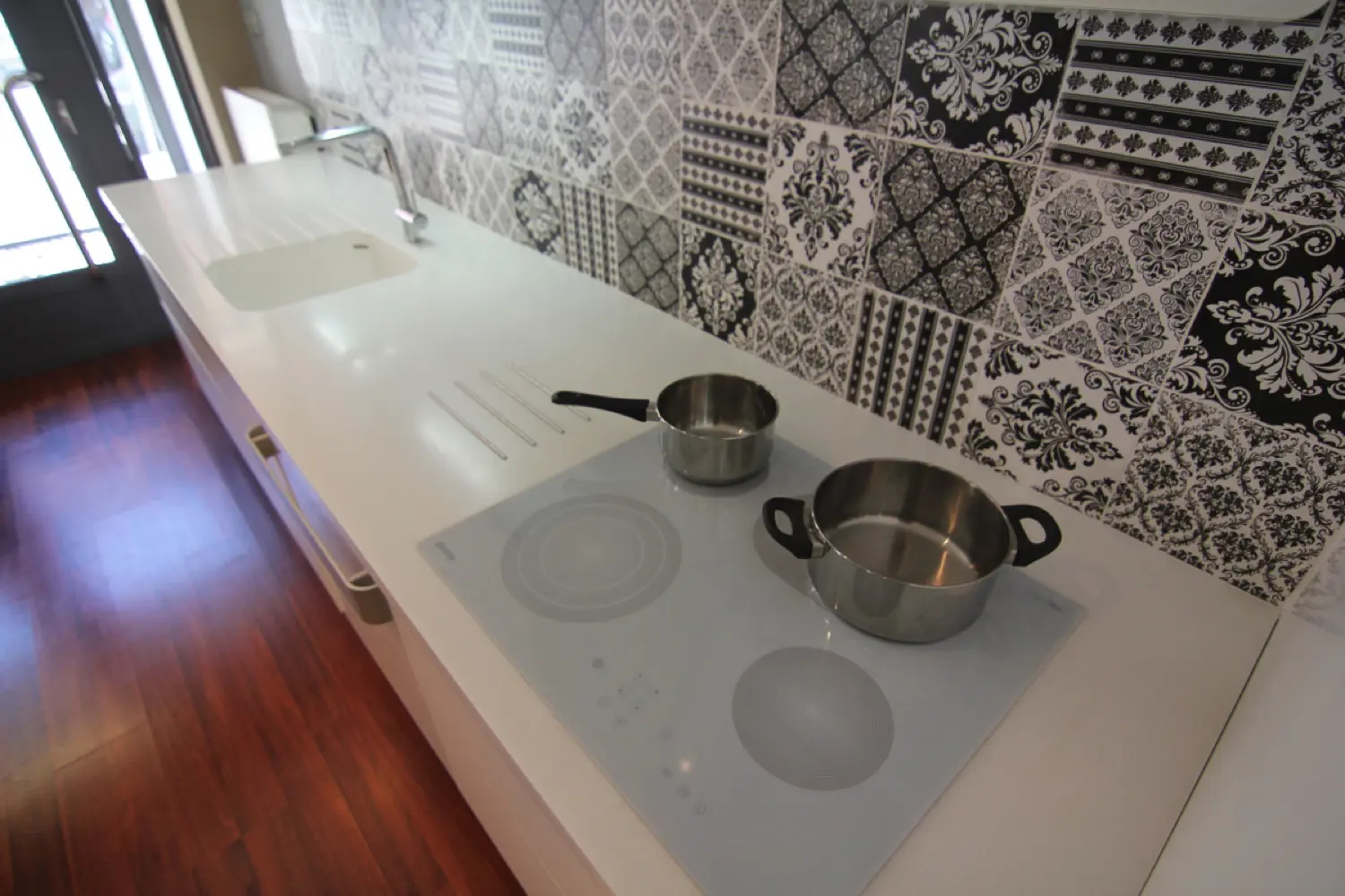 Pracovní kuchyňská deska z umělého kamene