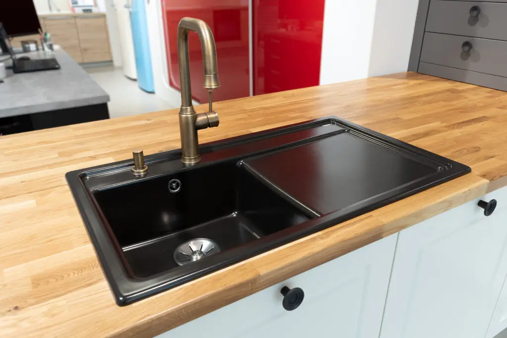 Kuchyňská pracovní deska ze dřeva